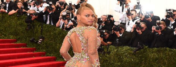 H Beyoncé αφού τους τρέλανε όλους στο κόκκινο χαλί, ανέβασε στο Instagram ακόμα πιο καυτές της φωτογραφίες