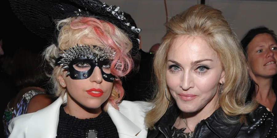 Η Lady Gaga και η Madonna στην επίδειξη μόδας του Marc Jacobs για την Άνοιξη 2010 στη Νέα Υόρκη.