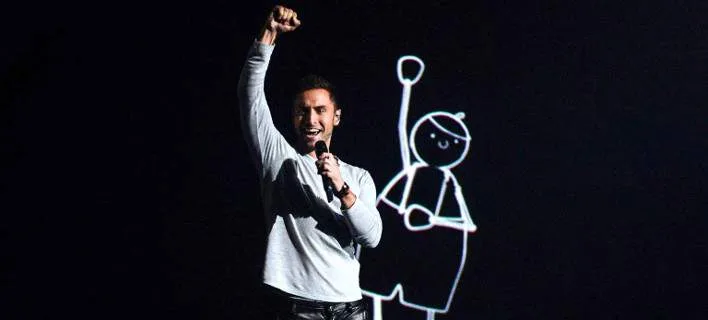 Ο Mans Zelmerlow στη σκηνή της Eurovision 2015 με το ψηφιακό ανθρωπάκι.