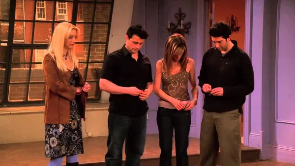 Οι Lisa Kudrow, Matt LeBlanc, Jennifer Aniston και David Schwimmer σε σκηνή από τη σειρά Τα Φιλαράκια.