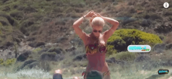 Η Δούκισσα φόρεσε το bikini της και η παραλία τρελάθηκε!