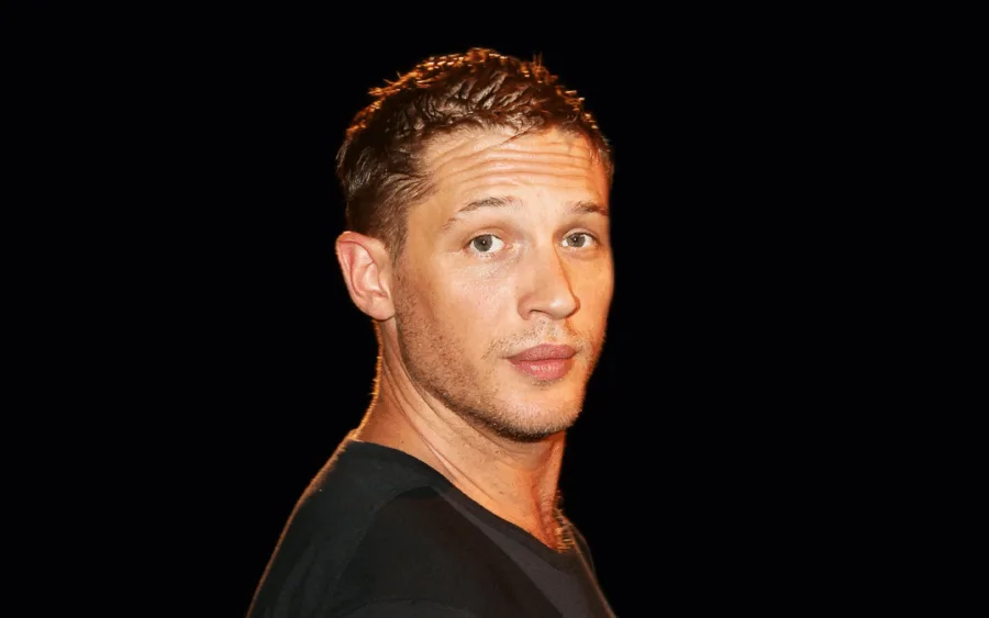 Ο ηθοποιός Tom Hardy σε κοντινό πλάνο.