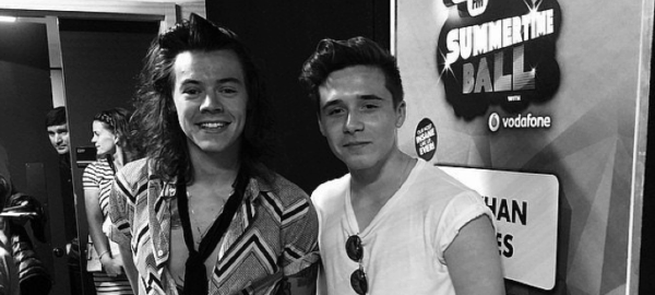 Ο Brooklyn Beckham επισκέφθηκε τους One Direction και έγινε πανικός!