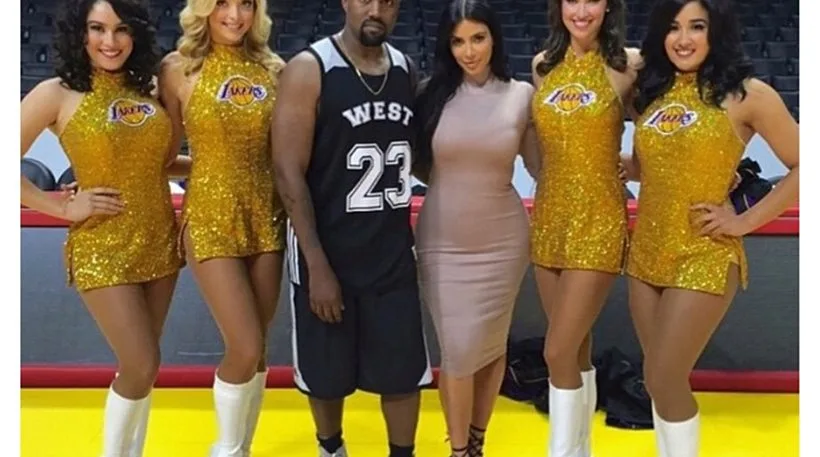 Ο Kanye West και η Kim Kardashian με μαζορέτες των Lakers