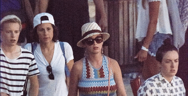 Στη Μύκονο η αγνώριστη Katy Perry! Δείτε τις φωτογραφίες