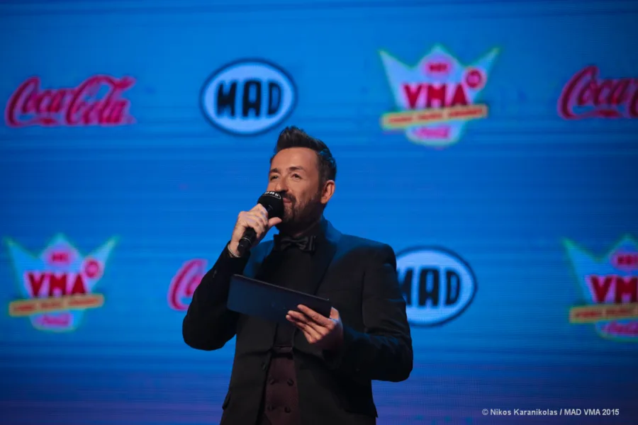 Ο Θέμης Γεωργαντάς στη σκηνή των MAD VMA 2015.