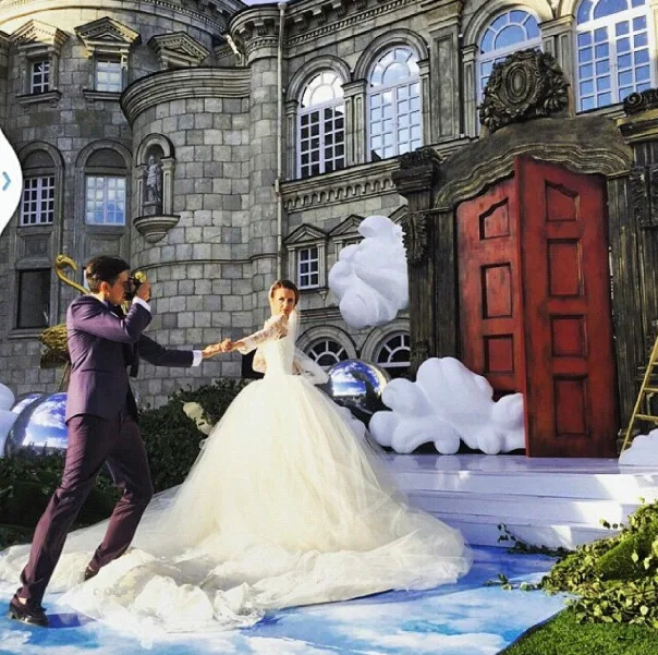 This Dude Who's Followed His Girlfriend Around The World Just Photographed Their Wedding Perfectly 2015-06-08 16-08-33