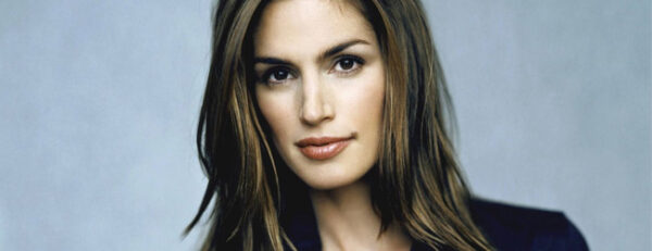 Έτσι είναι η Cindy Crawford χωρίς photoshop!