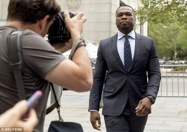 Ο 50 Cent το τερμάτισε! Προσπαθεί να πείσει ότι χρεοκόπησε και φόρεσε ένα ρολόι με διαμάντια