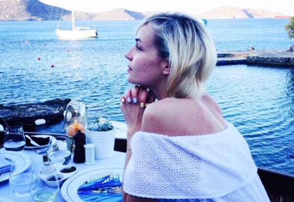 Στο Elounda Peninsula για διακοπές η Polina Gagarina!