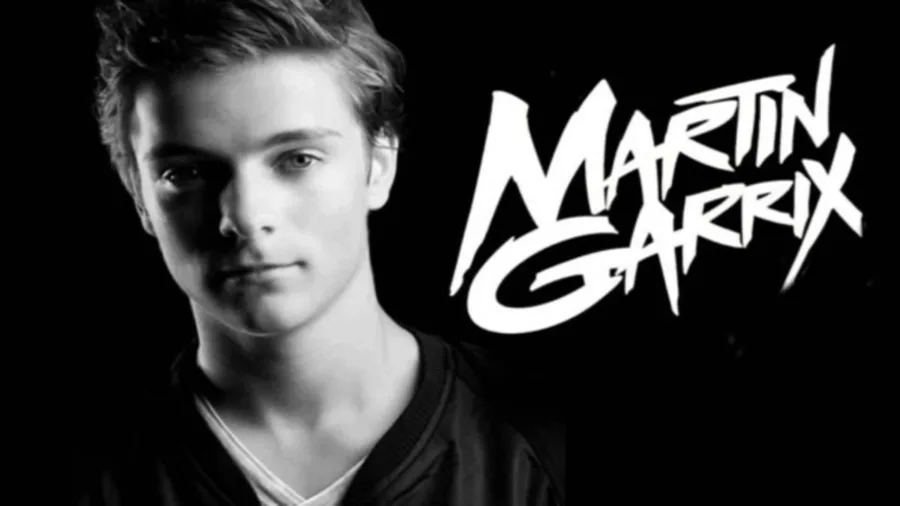Ο Martin Garrix σε ασπρόμαυρο πορτρέτο