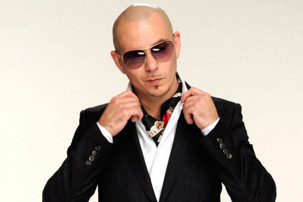 Ο Pitbull επιτίθεται στον υποψήφιο για την Προεδρία των Η.Π.Α., Donald Trump