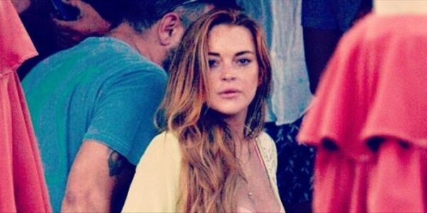 H selfie της Lindsay Lohan με τον … Αντώνη Ρέμο στην Μύκονο!