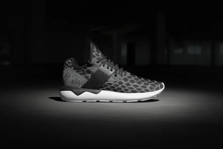 Αθλητικό παπούτσι Tubular Runner Primeknit Snake Pack της adidas Originals.