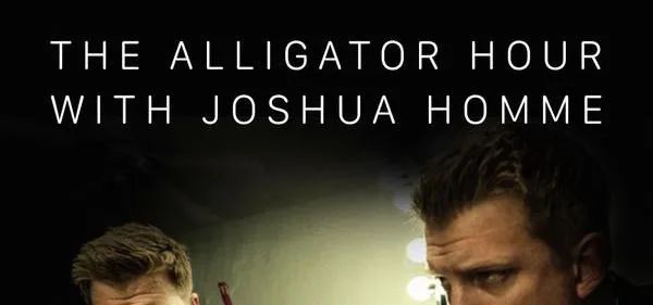 Ο Josh Homme και ο Alex Turner στην εκπομπή The Alligator Hour