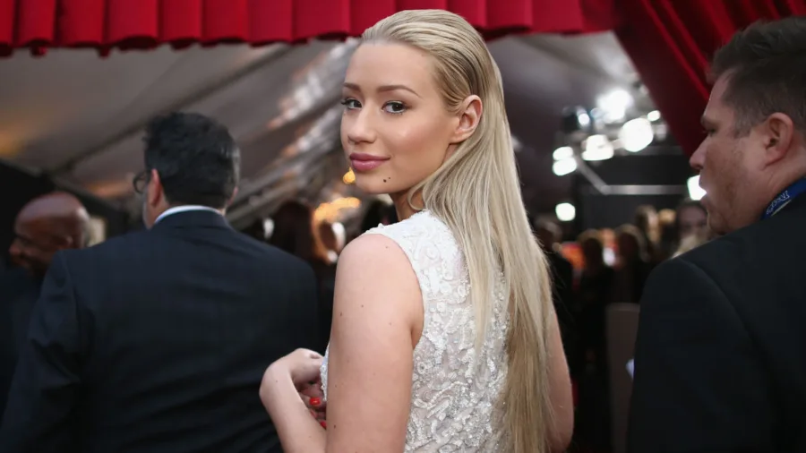 Η Iggy Azalea σε κόκκινο χαλί