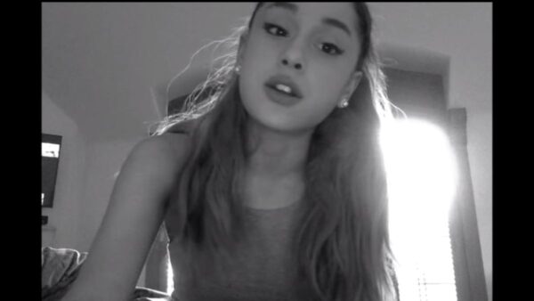 H συγγνώμη της Ariana Grande στους Αμερικανούς!