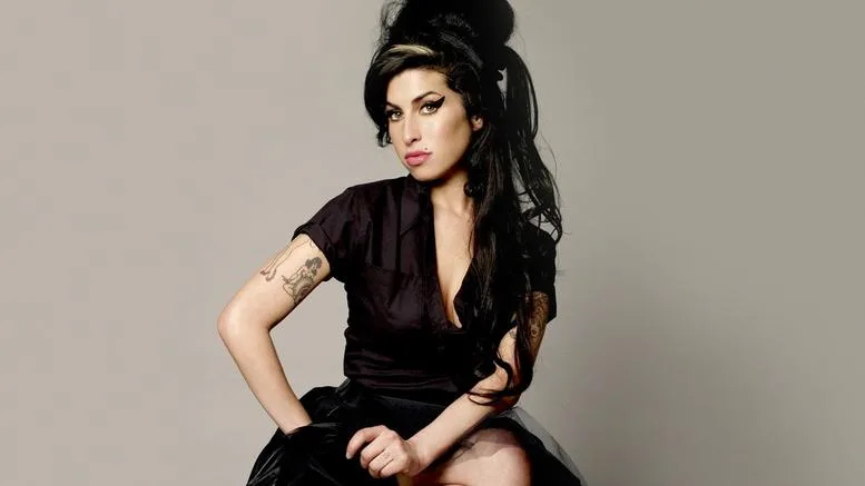 Η Amy Winehouse σε στούντιο φωτογράφιση