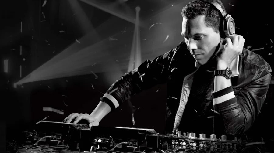 Ο Tiesto στα decks