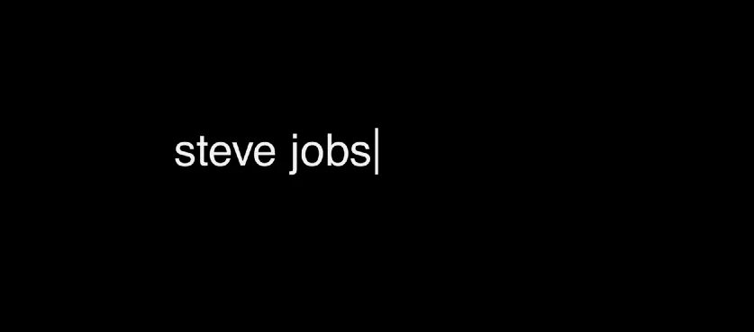 Λευκό κείμενο 'steve jobs' με κέρσορα σε μαύρο φόντο.