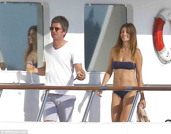 Ζωάρα κάνει ο Noel Gallagher αυτό το καλοκαίρι!