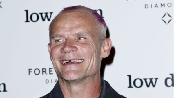 Ο Flea των Red Hot Chili Peppers έγινε μελισσοκόμος