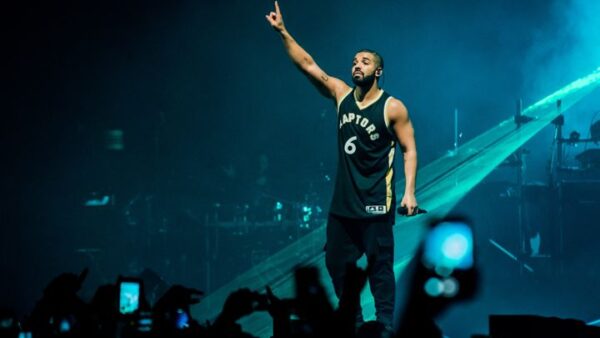 Ραδιοφωνικός σταθμός παίζει μόνο .. Drake