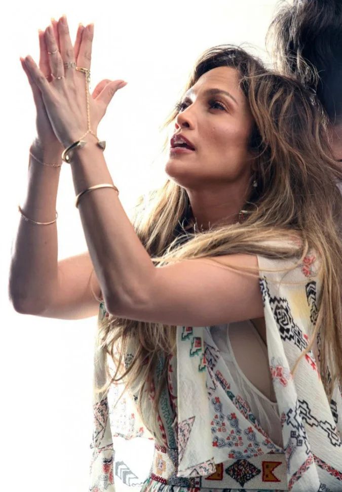 Jennifer-Lopez_-Filming-El-Mismo-Sol-Video--15-662x953