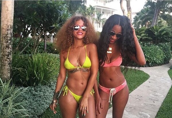 Αναστάτωσε το Instagram το μικροσκοπικό μπικίνι της Rihanna