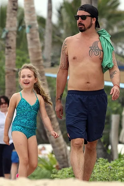 dave-grohl-beach-bodies-billboard-400