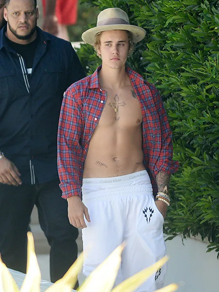 justin-bieber-swim-trunks-2015-billboard-450