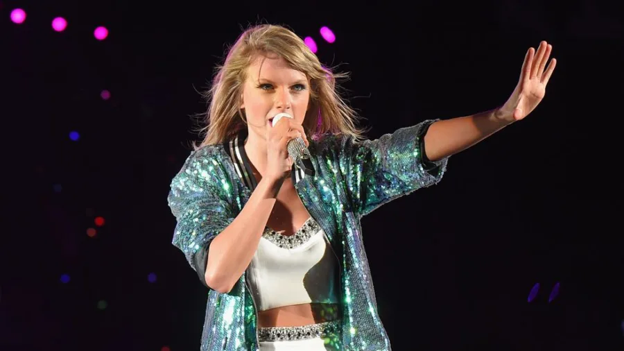 Η Taylor Swift στη σκηνή της περιοδείας 1989 World Tour