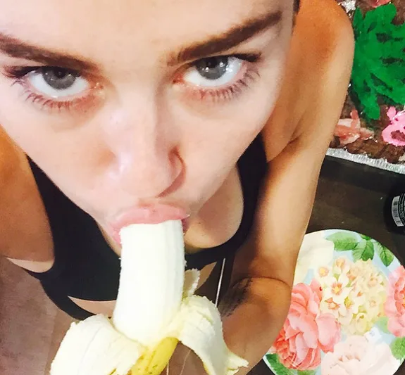 miley banana d
