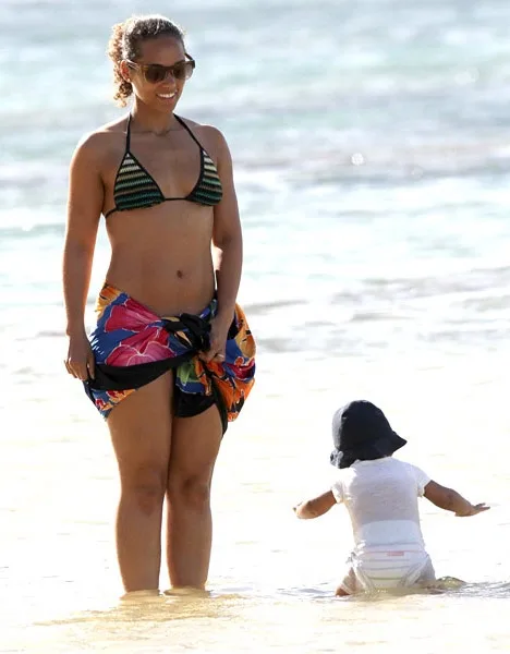 new-alicia-keys-beach-bodies-600