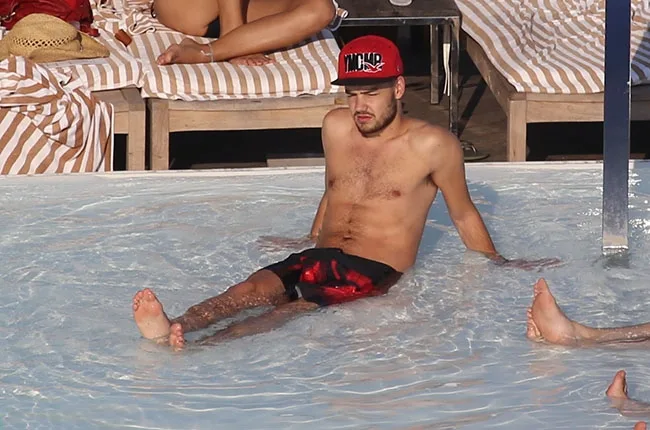 one-_direction-beach-bodies-billboard-650