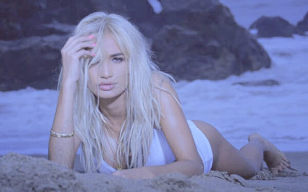 Η Pia Mia ισχυρίζεται ότι είναι το αντίπαλο δέος της Rihanna