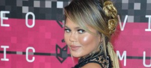 H σύζυγος του John Legend βγήκε σχεδόν …γυμνή!