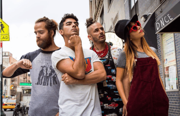 Ο Joe Jonas έφτιαξε συγκρότημα χωρίς τα αδέρφια του