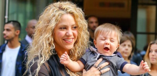 Super Hot η Shakira, στην βόλτα της με τον μικρό Sasha