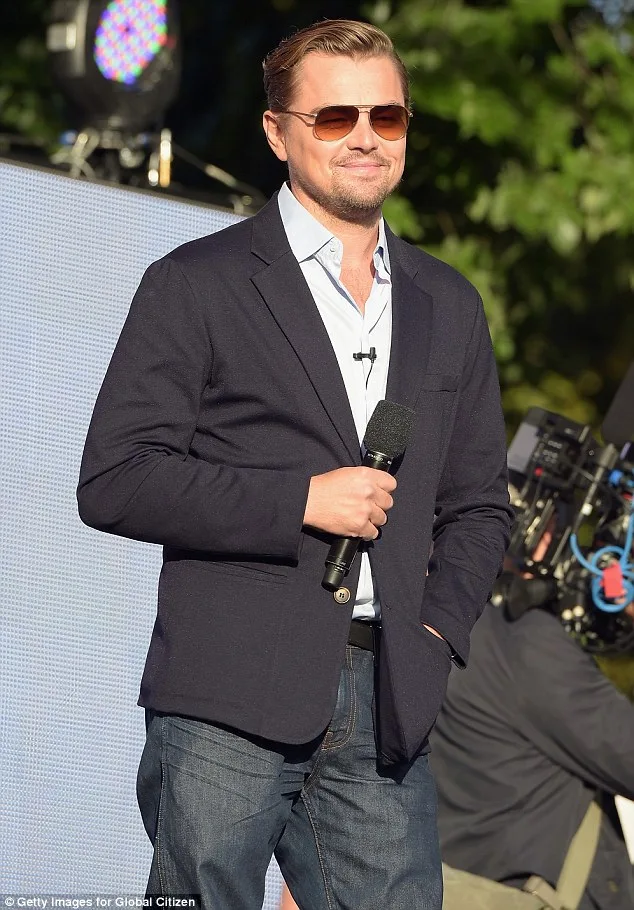 2CCE212000000578-3252321-Global_Citizen_DiCaprio_made_an_appearance_Sunday_at_the_Global_-a-7_1443461567152