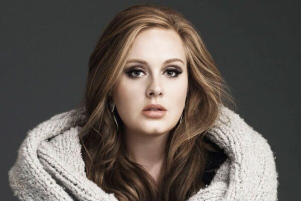 Από τις ελάχιστες φορές που βλέπουμε την Adele με τον άντρα της και το παιδάκι τους!