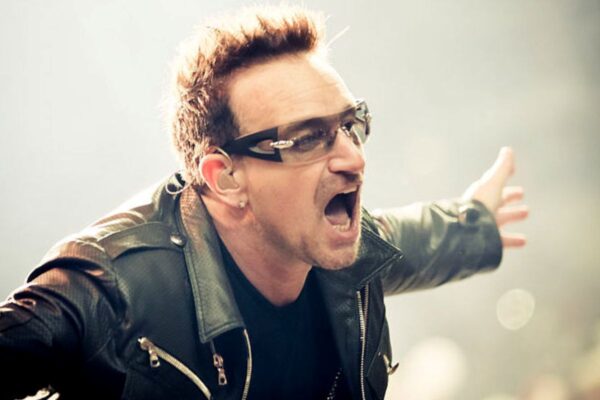 Ο Bono πιο πλούσιος μουσικός στον πλανήτη με την ..βοήθεια του Facebook!
