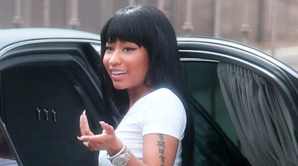 To λευκό κολάν της Nicki Minaj που τράβηξε πάνω του τα φλας