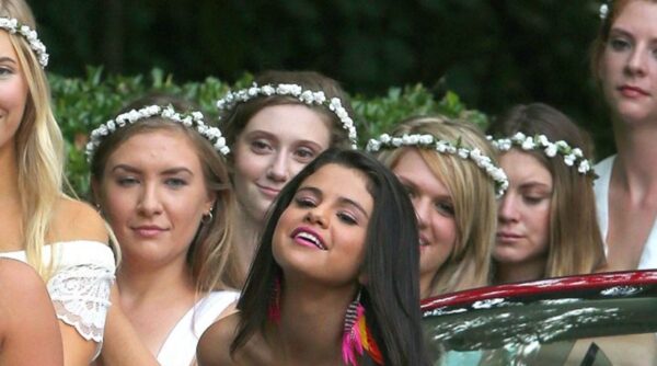 Κούκλα στα γυρίσματα της νέας της ταινίας η Selena Gomez