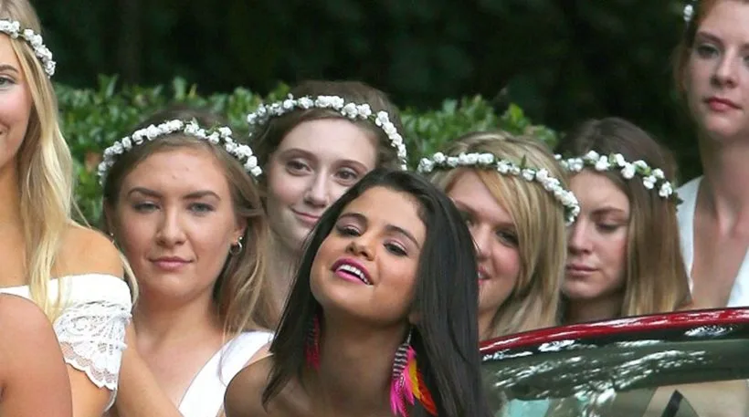 Η Selena Gomez στα γυρίσματα της ταινίας Neighbors 2: Sorority Rising.