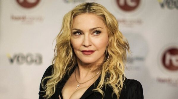 H Madonna …ξεφτίλισε τον γιό της στο Internet!