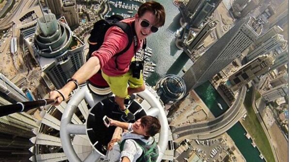 Απίστευτο! Περισσότεροι σκοτώθηκαν από selfies παρά από… καρχαρίες