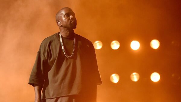 O Kanye West ερμηνεύει live για πρώτη φορά το “808s & Heartbreak”