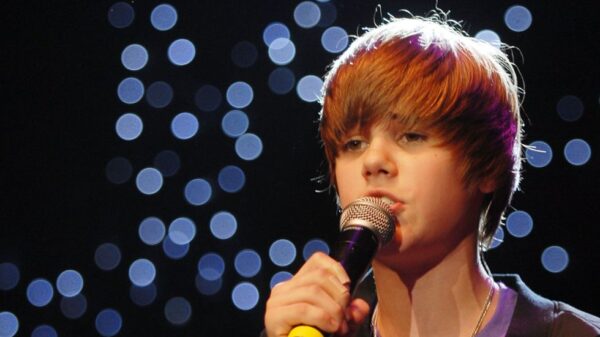 Δείτε τον Justin Bieber να τραγουδάει το ‘Where Are You Now’ το… 2009