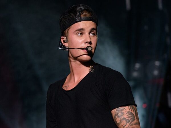Ο Justin Bieber μόλις έβγαλε μια ακουστική version του “What Do You Mean” και είναι τέλεια